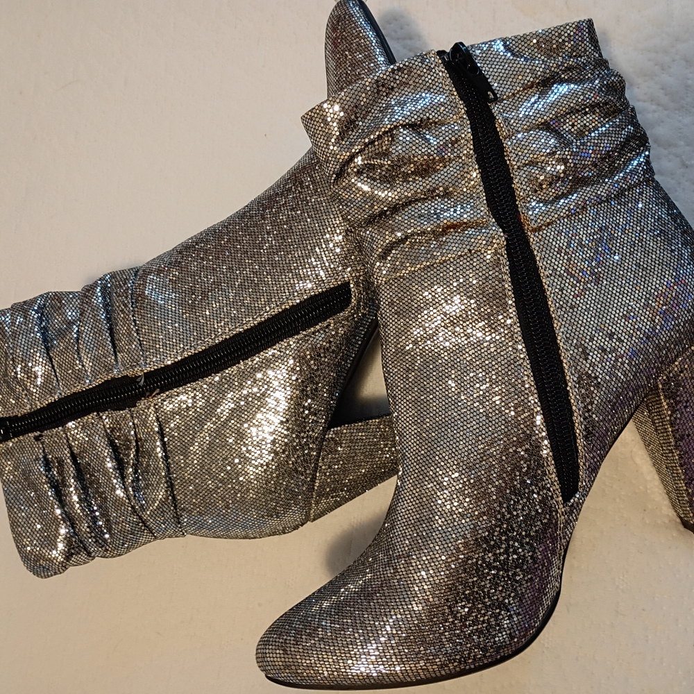 Metallic Silver Booties🩶 - Picture 2 of 9